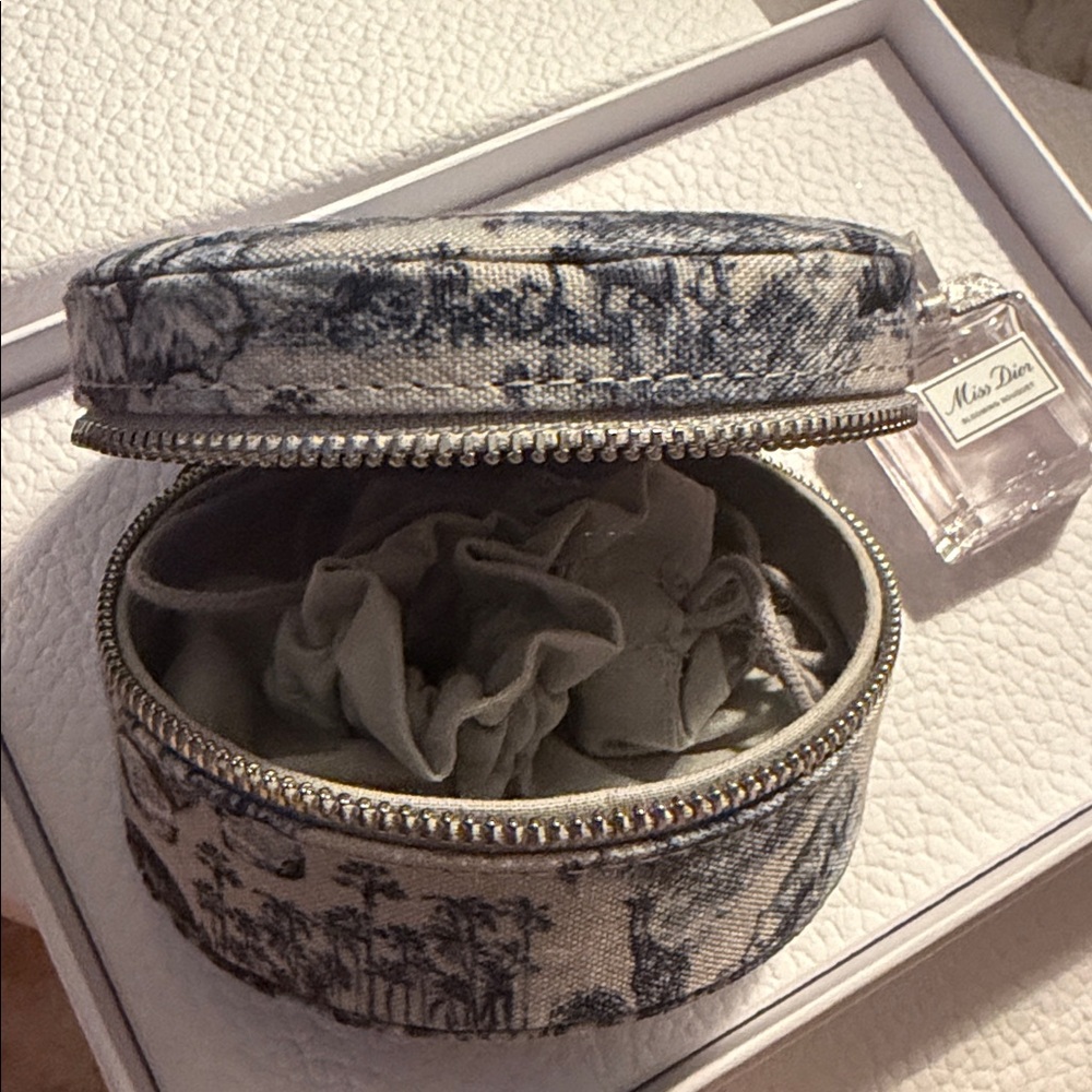 Dior Jewelry travel small case with Miss Dior mini Perfume - Picture 5 of 9